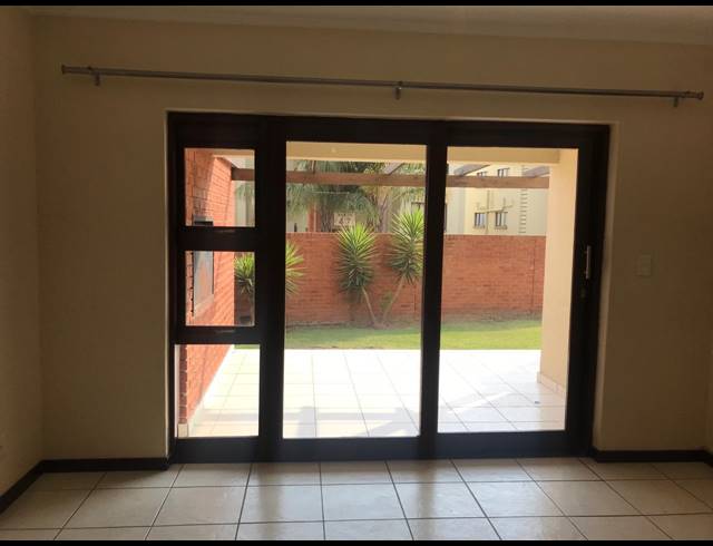 2 BEDROOM APARTMENT RENTED IN SUNNINGHILL